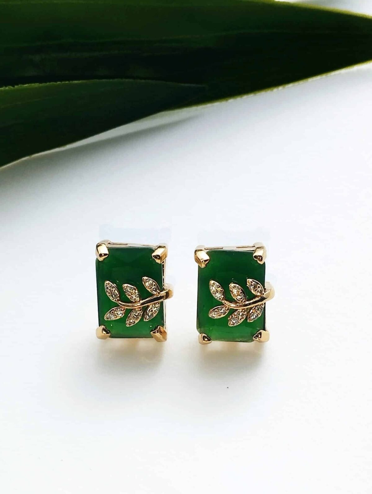 Eligant cubic stone leaf ziconia earstuds - Bottle green - Image 2
