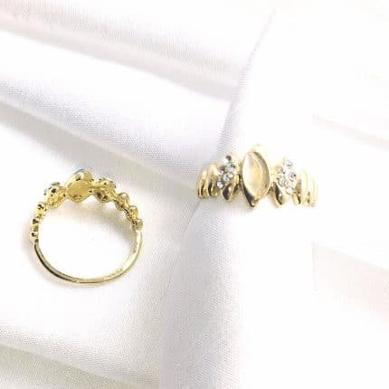 Beautiful 3Peaks Ring - Opal white