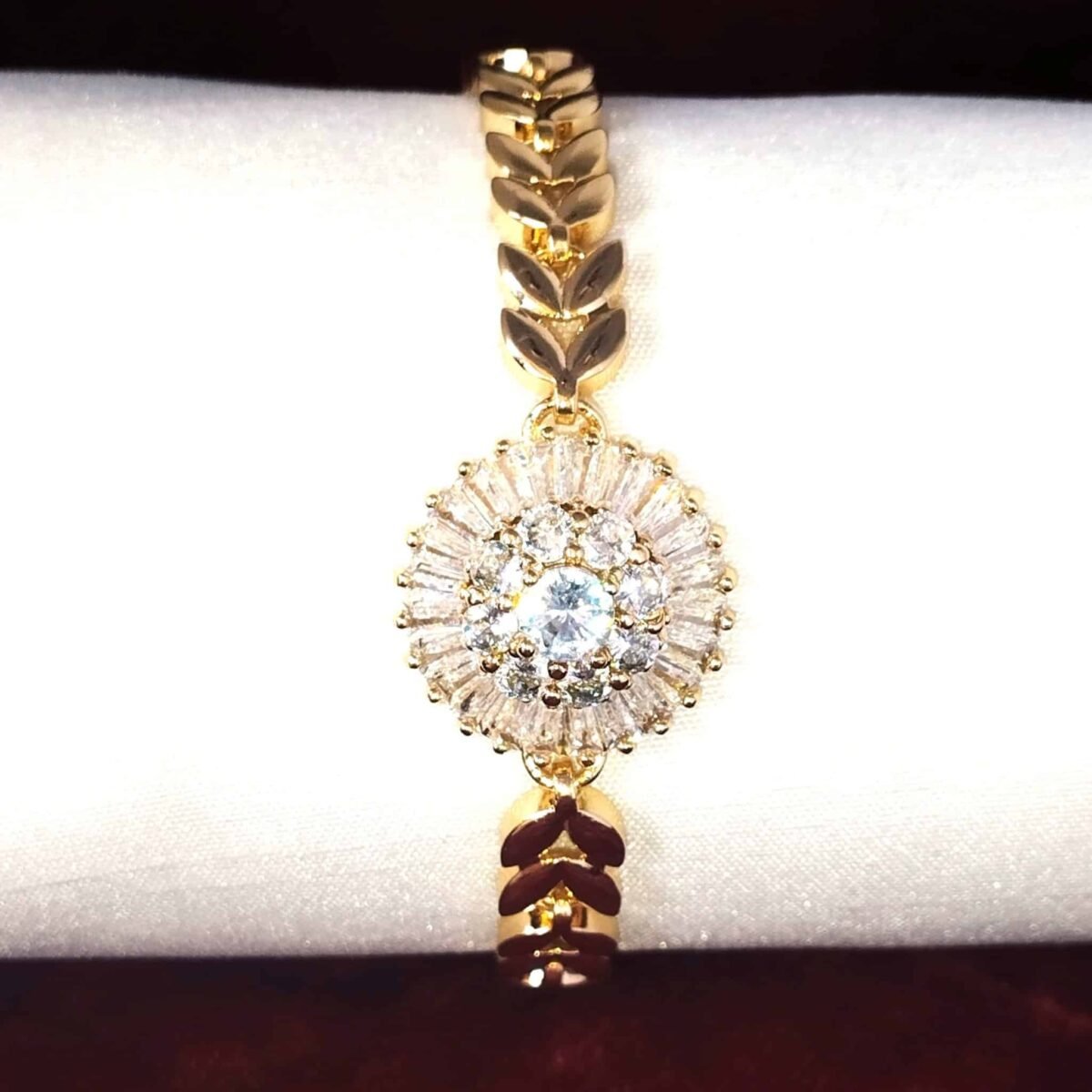 Gold plated women Luxery bracelet - Image 2