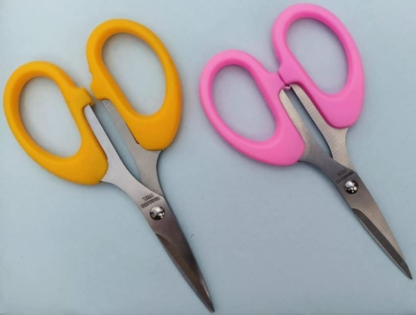 small-sharp-scissor-for-home-office-craft-multi-purpose-use-ix-original-imagmfzpne4mfpfq.jpeg SCISSOR SMALL 228 - Image 1