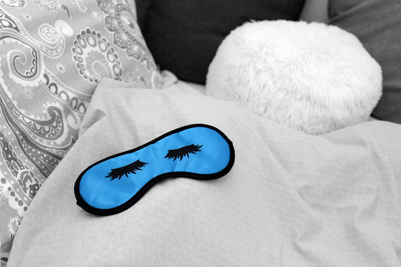 Insomnia (Neend na Aana) and Sleeping Tablets: Risks and What Works Better 1 Sleep mask and bed for better sleep